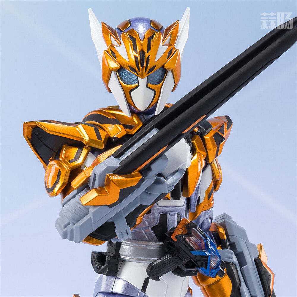 萬代推出SHF《假面騎士零一》假面騎士瓦爾基里 正義劍齒虎形態